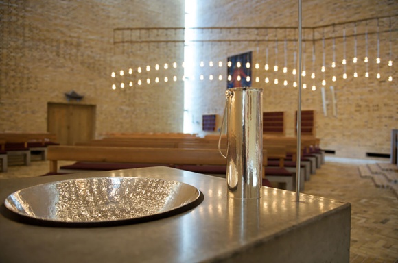 Dåbsfad, Nørrelands Kirke – Udført kirkesølv af Helga og Bent Exner. Jeg lavede dåbsfadet.